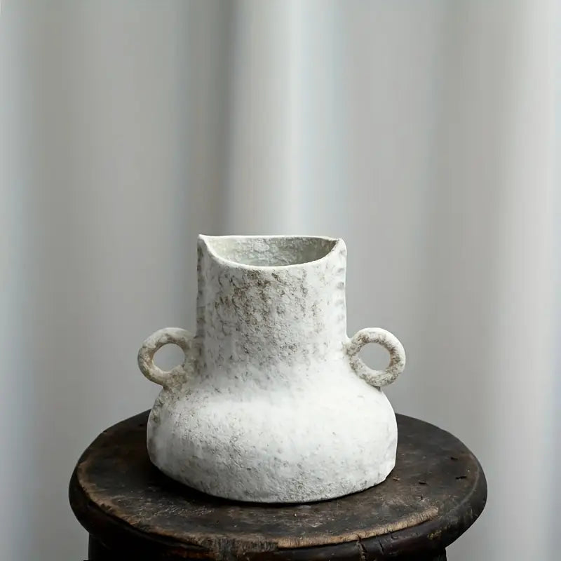 Vase en céramique blanc élégant avec surface texturée et anses - Décoration de maison